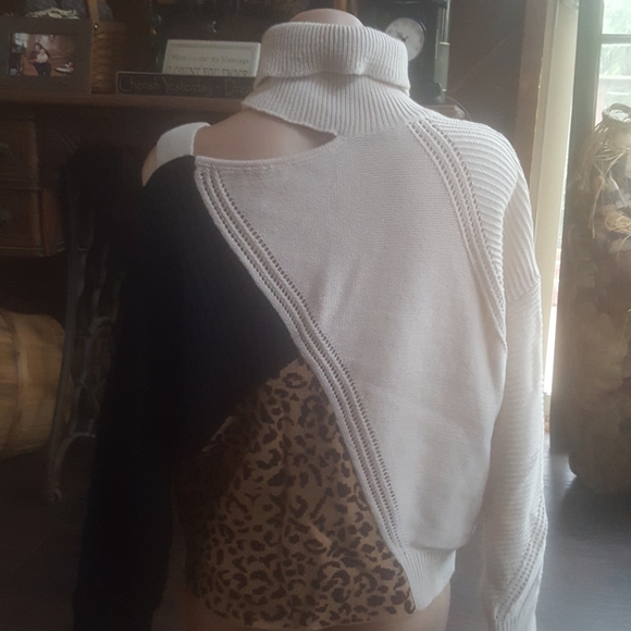 Sweater - Picture 3 of 3